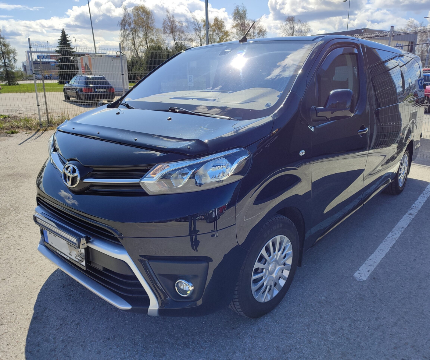 9-kohaline buss seltskonnaga reisimiseks – mugav ja praktiline valik